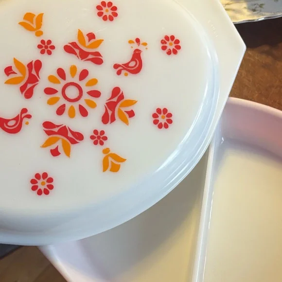 Vintage ‘Friendship’ Pattern Pyrex Dish - Picture 2 of 4